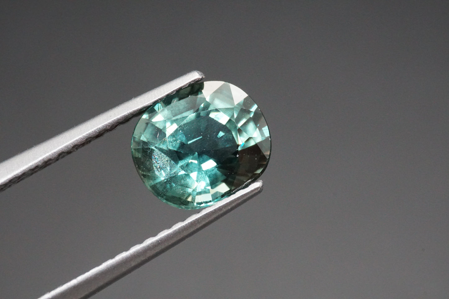 Natürlicher Teal-Saphir aus Thailand – 2,01 ct – Ovalschliff