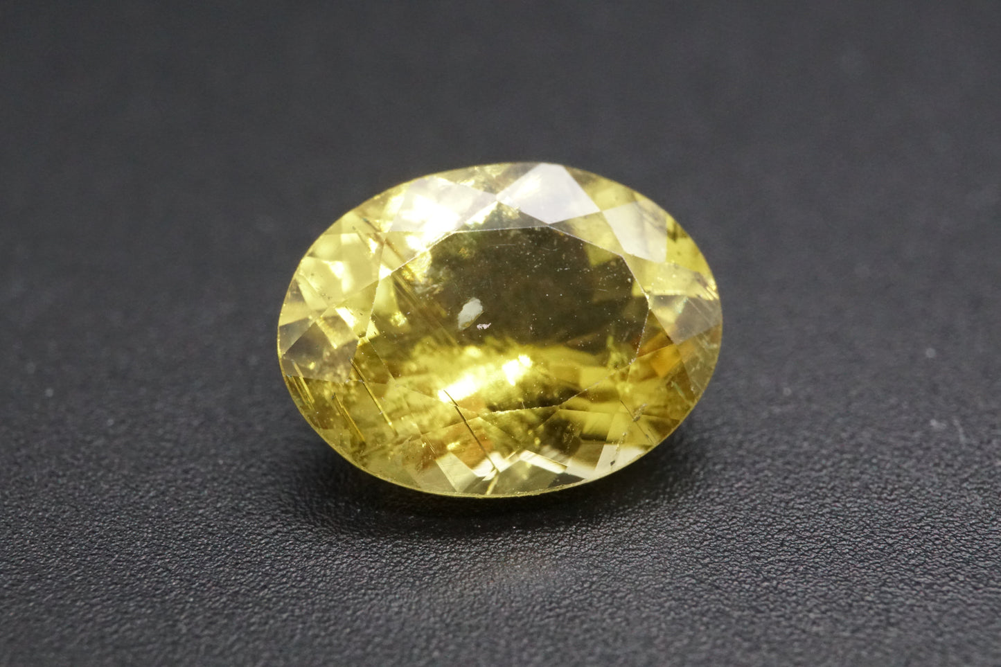 Natürlicher gelber Turmalin aus Madagaskar – 2,34 ct – Ovalschliff