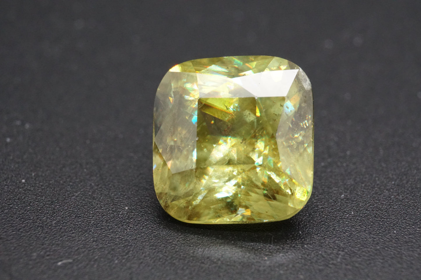 Natürlicher Sphen (Titanit) aus Madagaskar – 6,54 ct – Kissenschliff