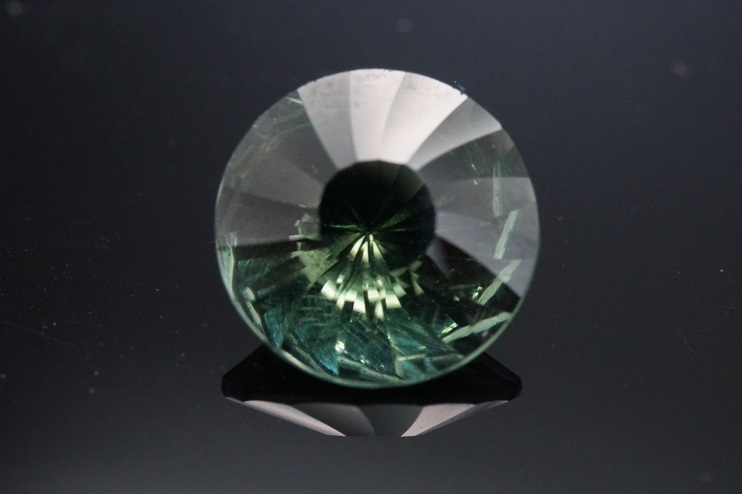 Natürlicher Turmalin aus Madagaskar – 3,95 ct – Laserschliff (Rund) – Unbehandelt