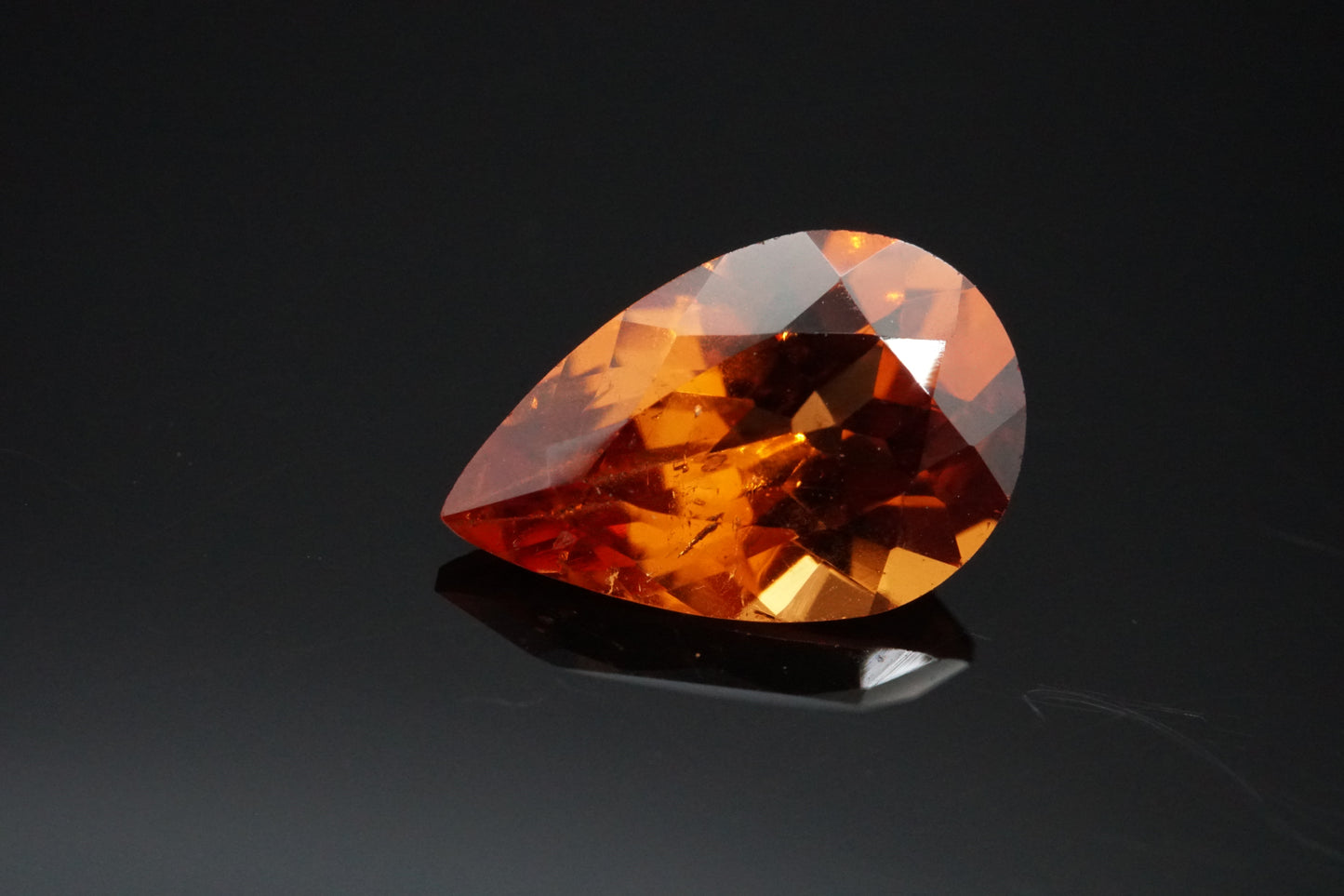 Natürlicher Spessartin-Granat aus Namibia – 1,69 ct – Birnenschliff – Unbehandelt