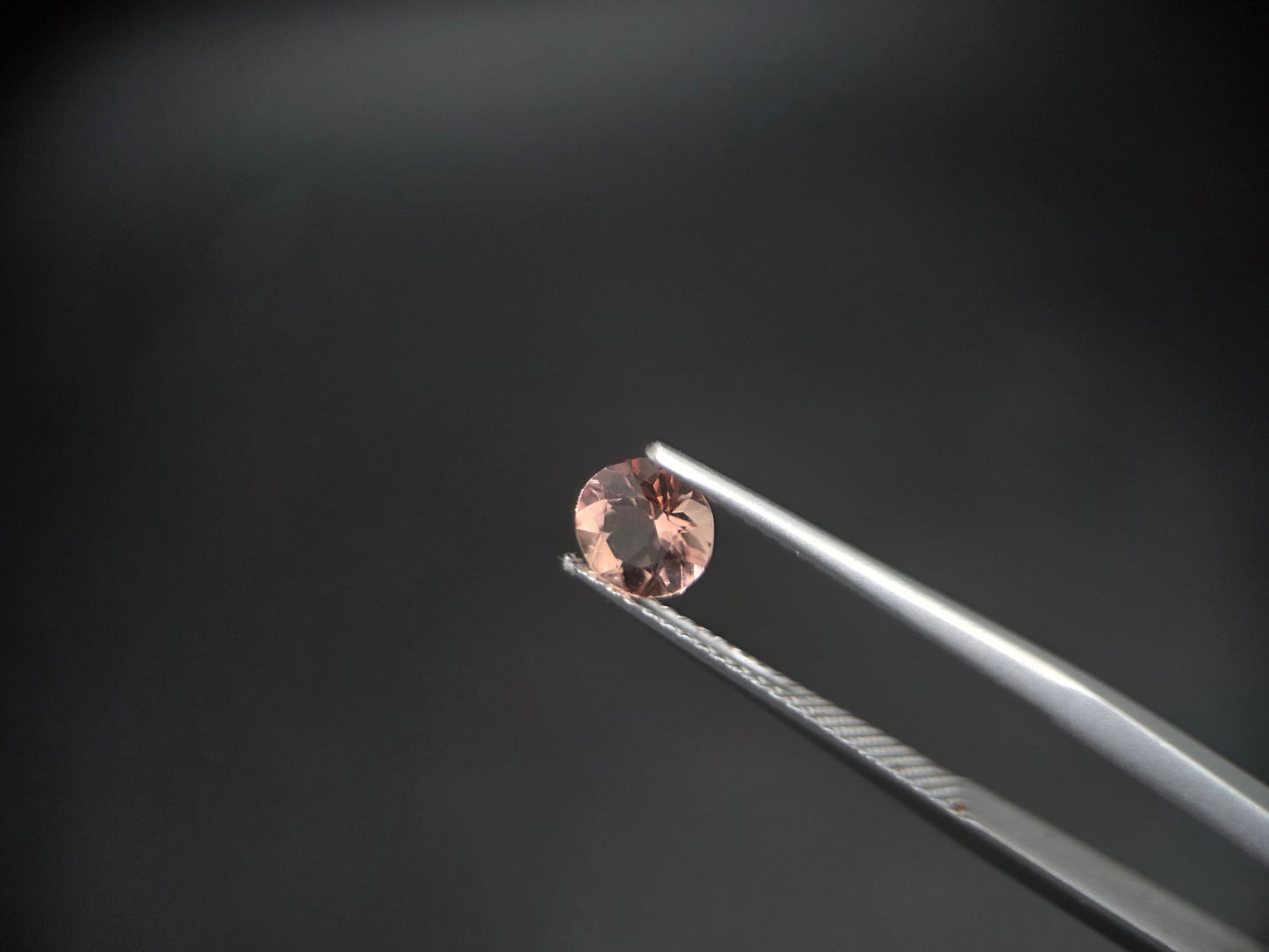 Echter Imperial-Topas aus Brasilien – 0,84 ct – Klassischer Rundschliff