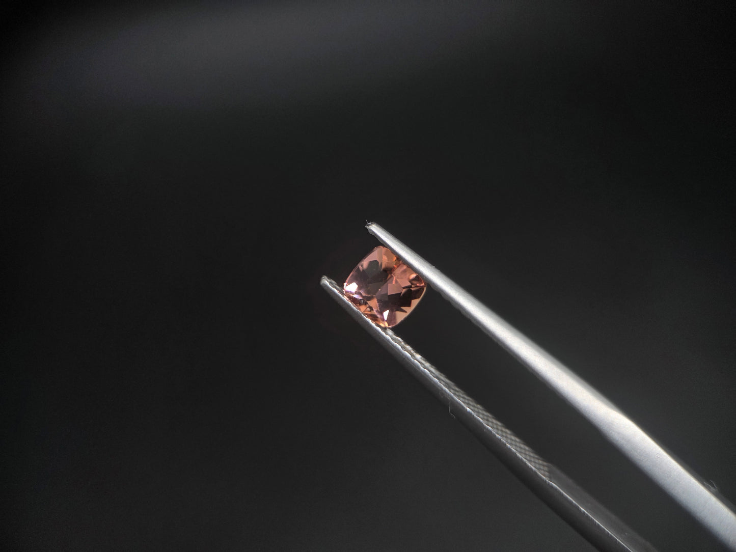 Imperial-Topas aus Brasilien – 0,60 ct – Edler Kissen-Schliff (Cushion)