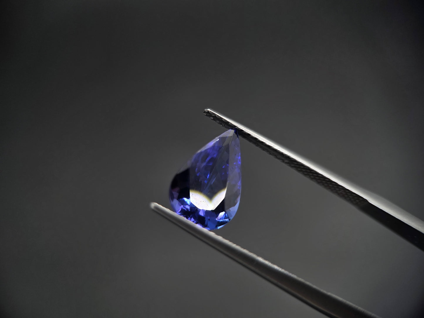 Tansanit 2,33 Karat – Tropfenschliff | Intensives Blau-Violett | Hochwertiger Edelstein