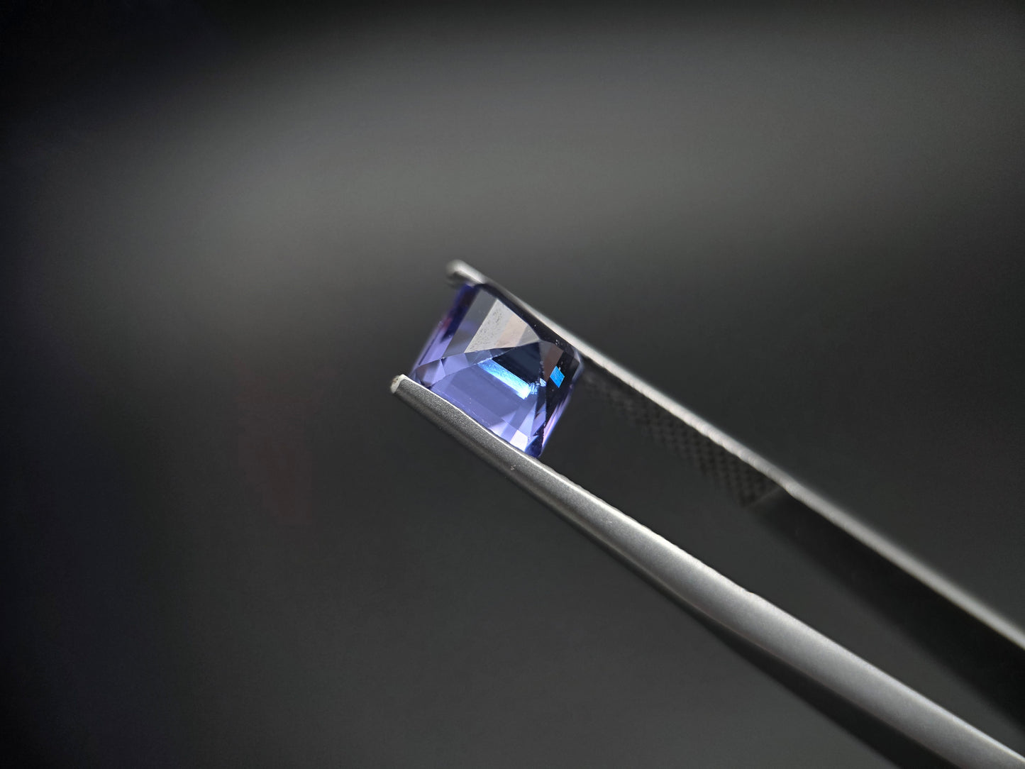 Tansanit 2,71 Karat – Intensives Blau-Violett