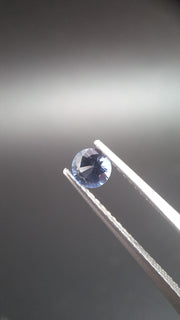Round calibrated blue saphir