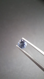 Round calibrated blue saphir