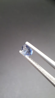 Round calibrated blue saphir
