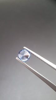 Round calibrated blue saphir