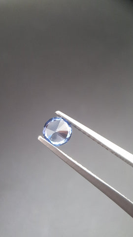 Round calibrated blue saphir