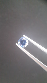 Round calibrated blue saphir