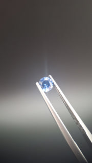 Round calibrated blue saphir