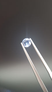 Round calibrated blue saphir