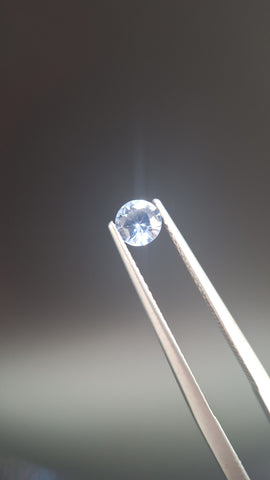Round calibrated blue saphir