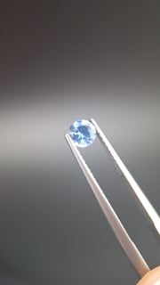 Round calibrated blue saphir