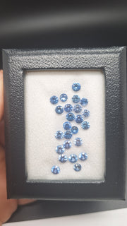 Round calibrated blue saphir