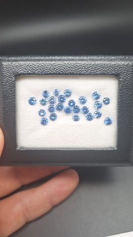 Round calibrated blue saphir