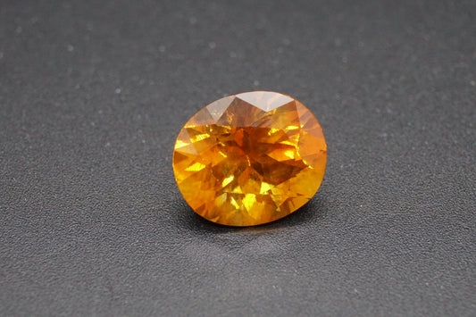 Natürlicher gelb-orangefarbener Saphir aus Sri Lanka – 4,25 ct – Ovalschliff – Unbehandelt