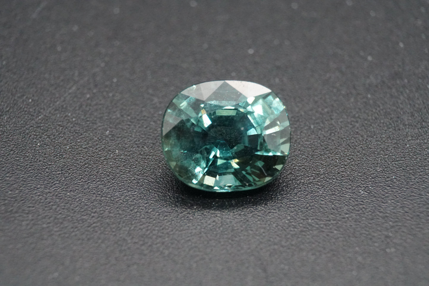 Natürlicher Teal-Saphir aus Thailand – 2,01 ct – Ovalschliff