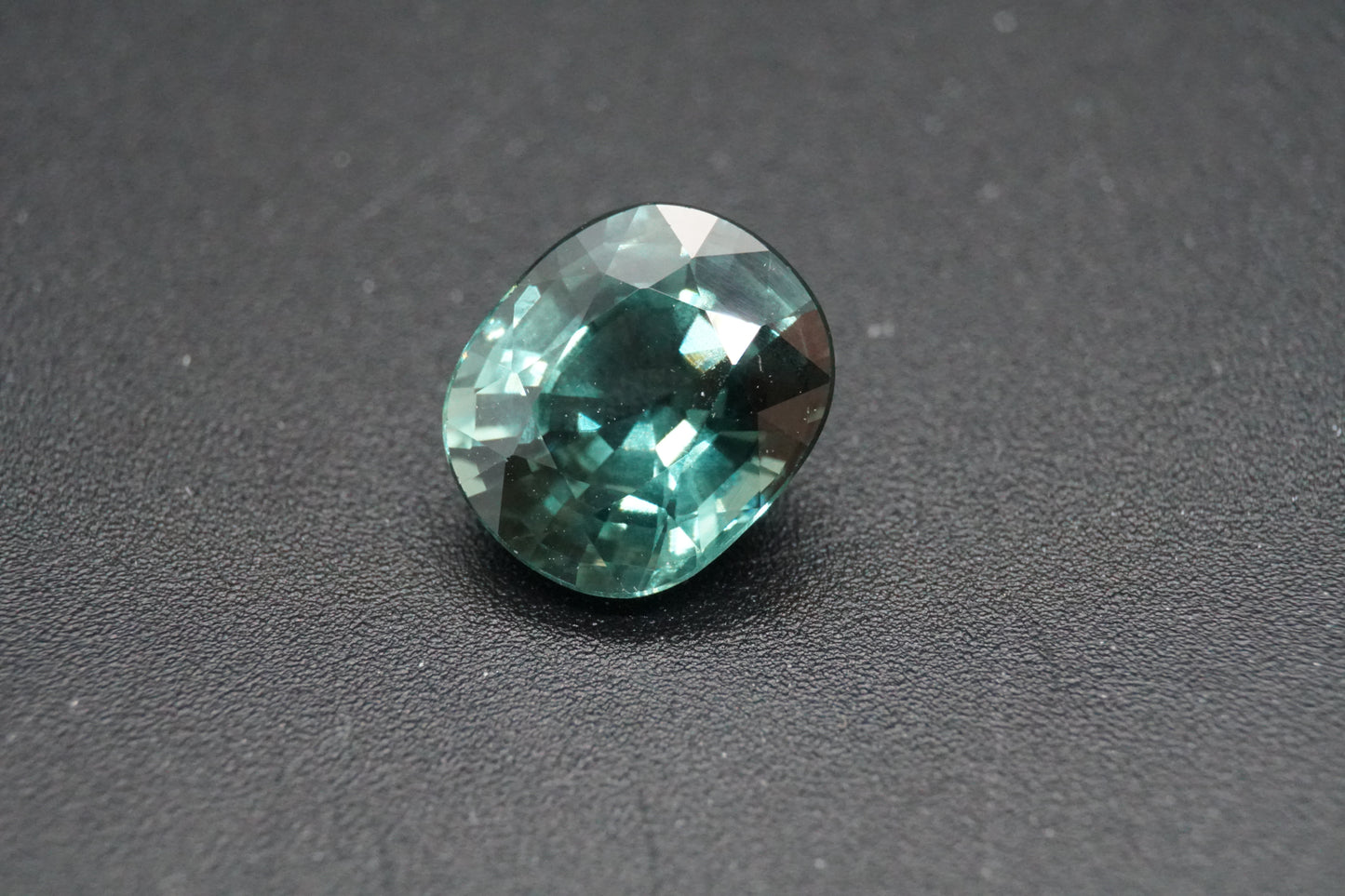 Natürlicher Teal-Saphir aus Thailand – 2,01 ct – Ovalschliff