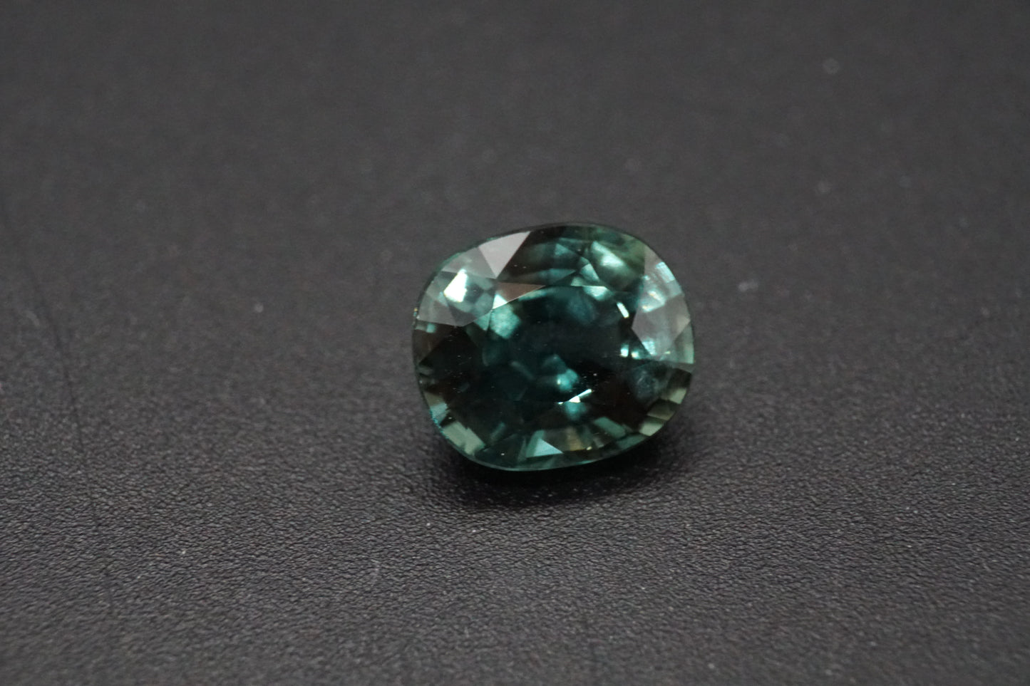 Natürlicher Teal-Saphir aus Thailand – 2,01 ct – Ovalschliff