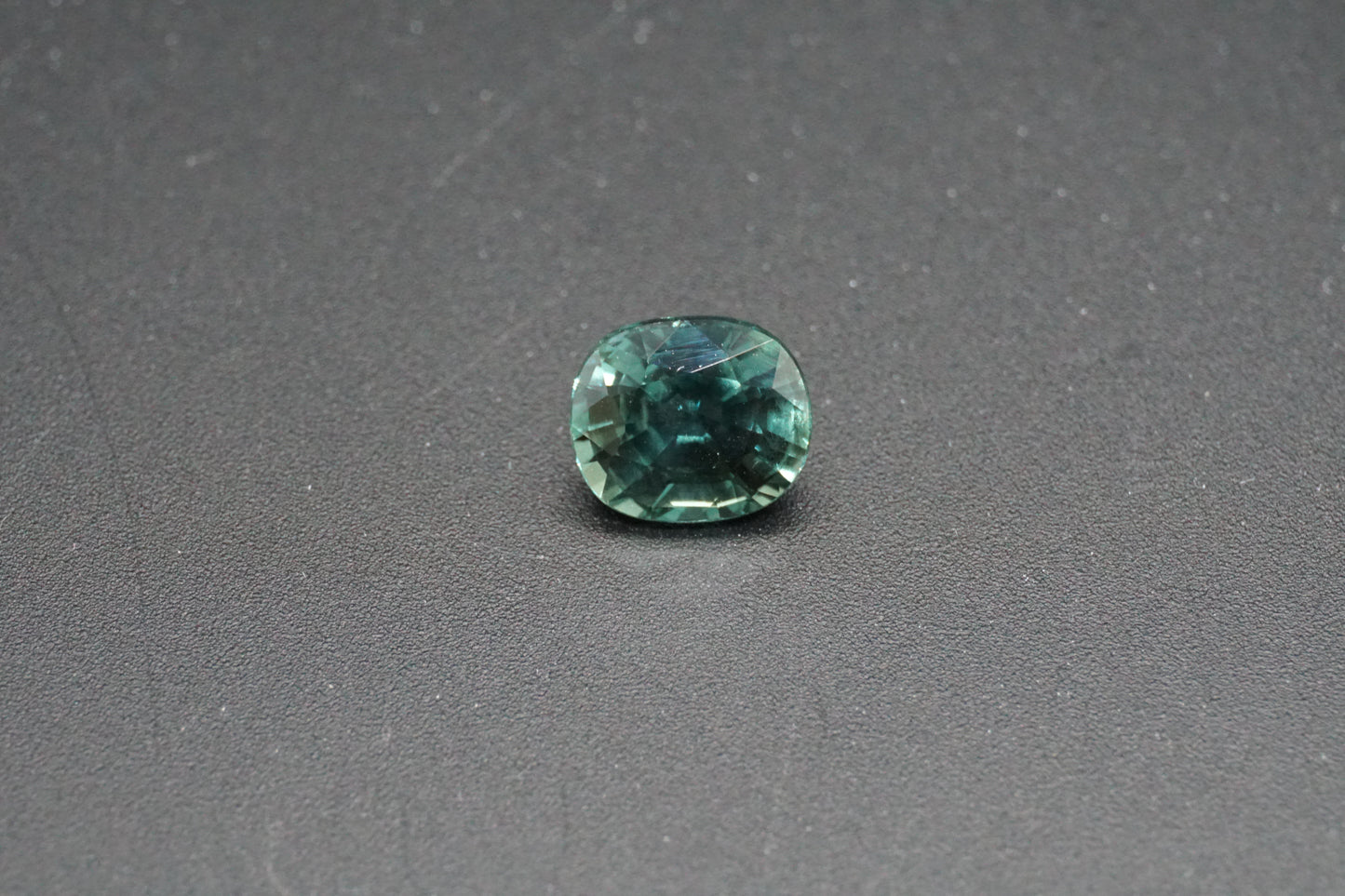Natürlicher Teal-Saphir aus Thailand – 2,01 ct – Ovalschliff