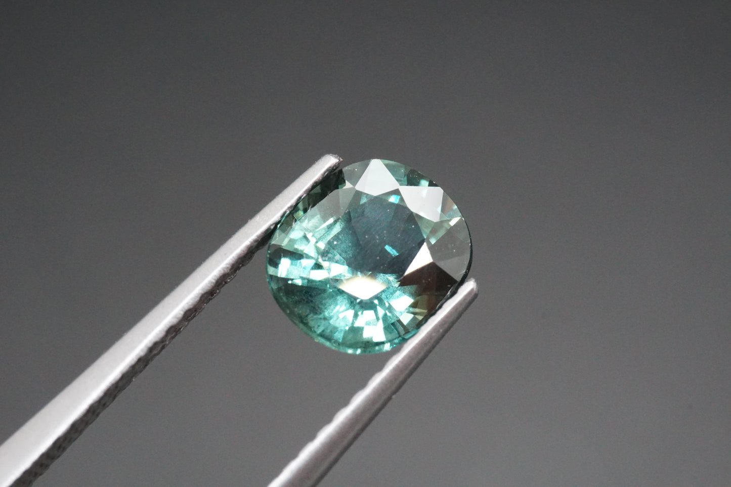 Natürlicher Teal-Saphir aus Thailand – 2,01 ct – Ovalschliff