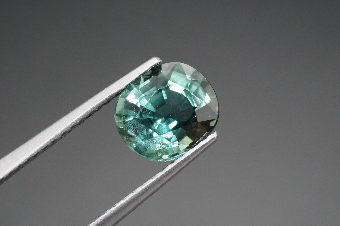 Natürlicher Teal-Saphir aus Thailand – 2,01 ct – Ovalschliff