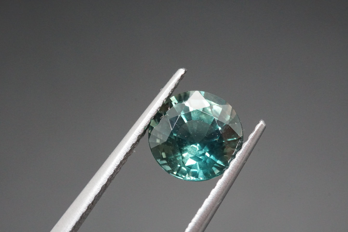 Natürlicher Teal-Saphir aus Thailand – 2,1 ct – Rundschliff – Unbehandelt