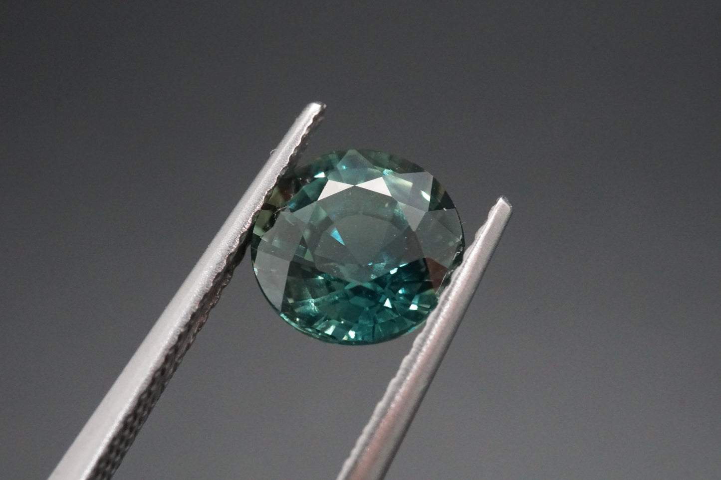 Natürlicher Teal-Saphir aus Thailand – 2,1 ct – Rundschliff – Unbehandelt