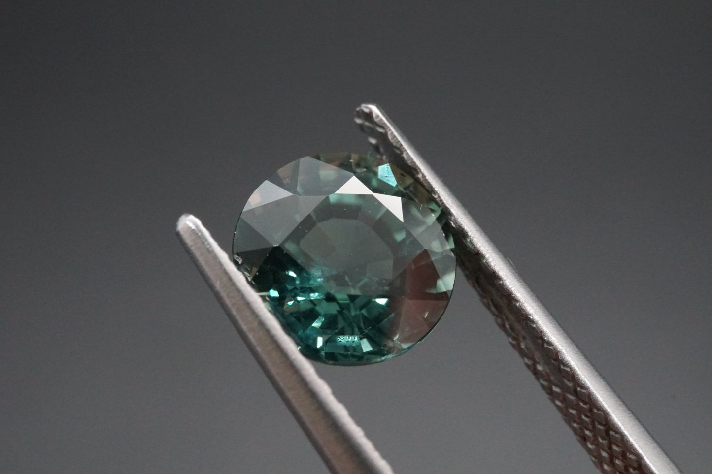 Natürlicher Teal-Saphir aus Thailand – 2,1 ct – Rundschliff – Unbehandelt