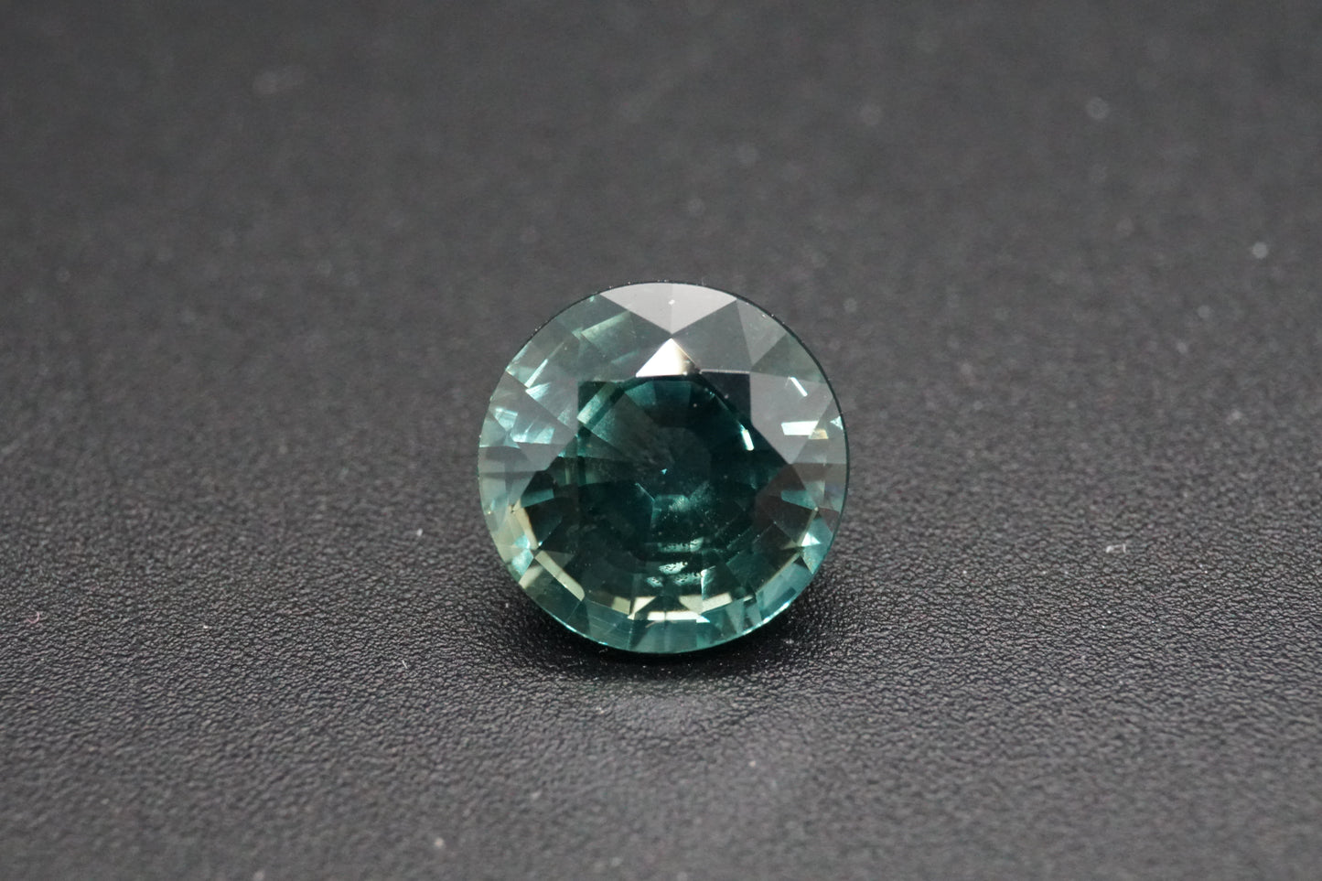 Natürlicher Teal-Saphir aus Thailand – 2,1 ct – Rundschliff – Unbehandelt