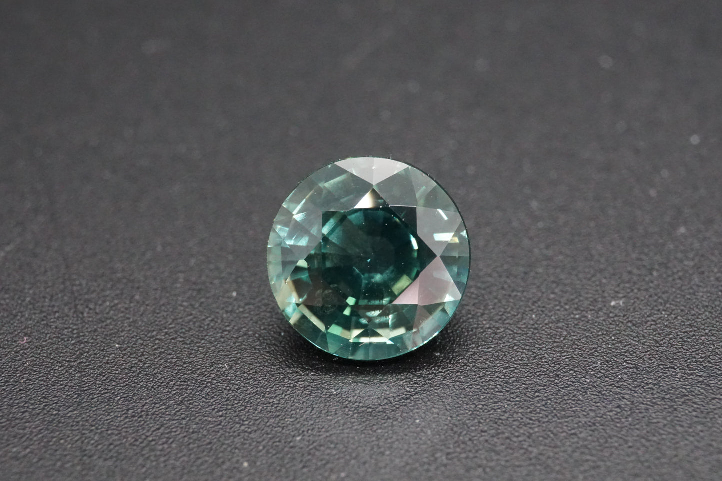 Natürlicher Teal-Saphir aus Thailand – 2,1 ct – Rundschliff – Unbehandelt