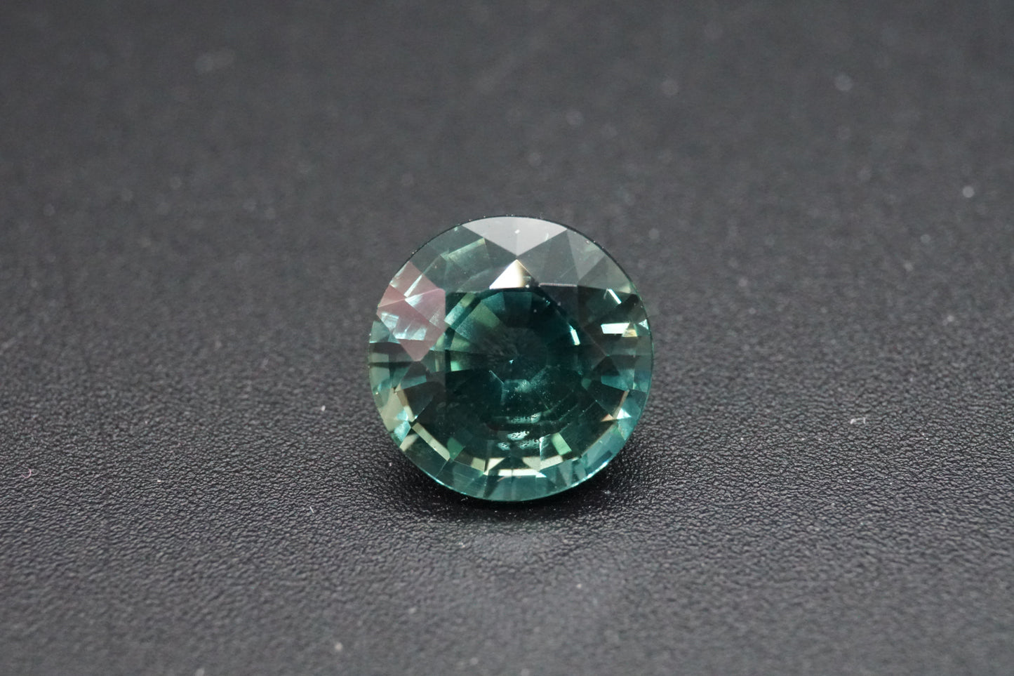 Natürlicher Teal-Saphir aus Thailand – 2,1 ct – Rundschliff – Unbehandelt