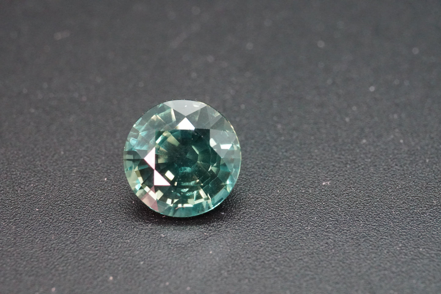 Natürlicher Teal-Saphir aus Thailand – 2,1 ct – Rundschliff – Unbehandelt