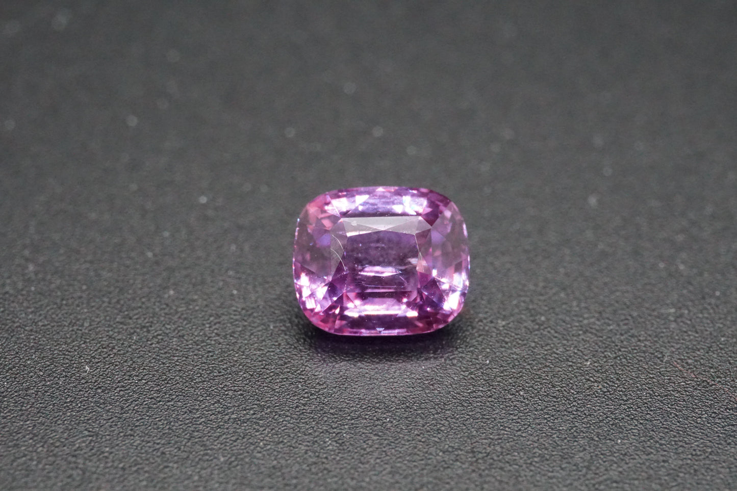 Natürlicher Saphir aus Sri Lanka – 1,59 ct – Kissenschliff – Erhitzt
