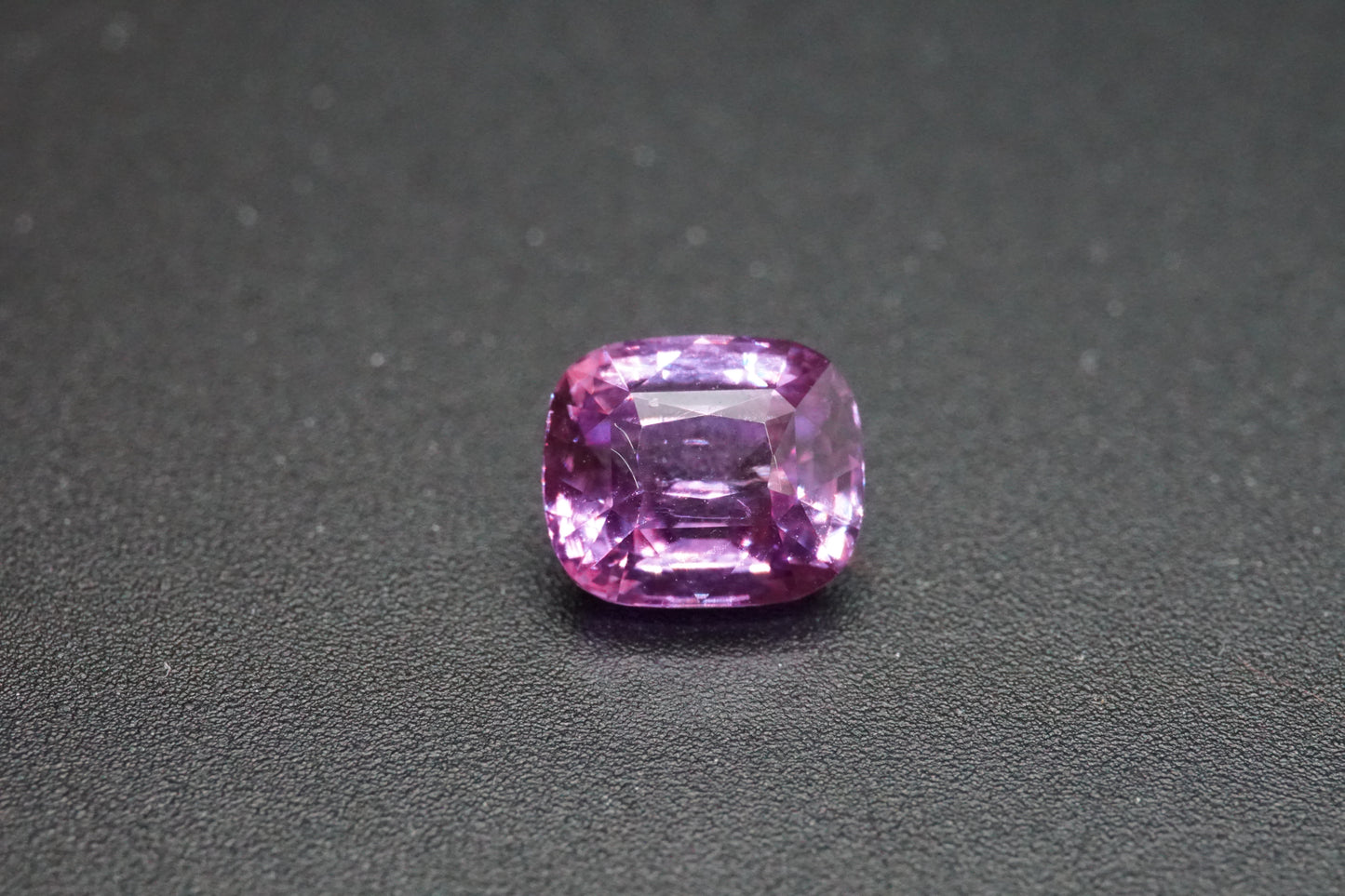 Natürlicher Saphir aus Sri Lanka – 1,59 ct – Kissenschliff – Erhitzt