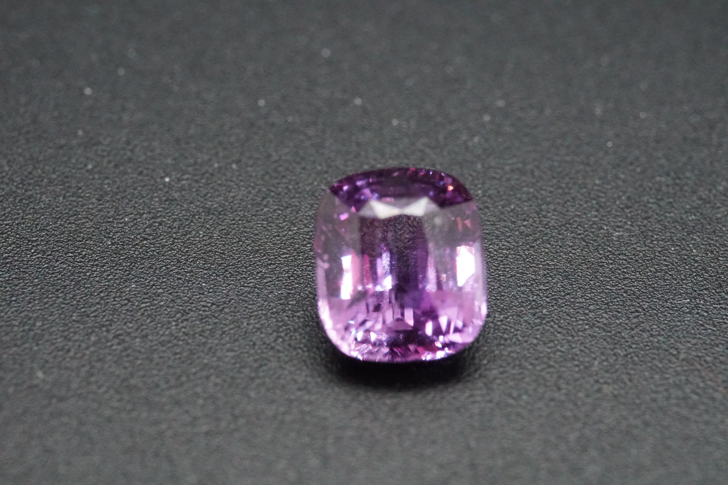 Natürlicher Saphir aus Sri Lanka – 1,59 ct – Kissenschliff – Erhitzt