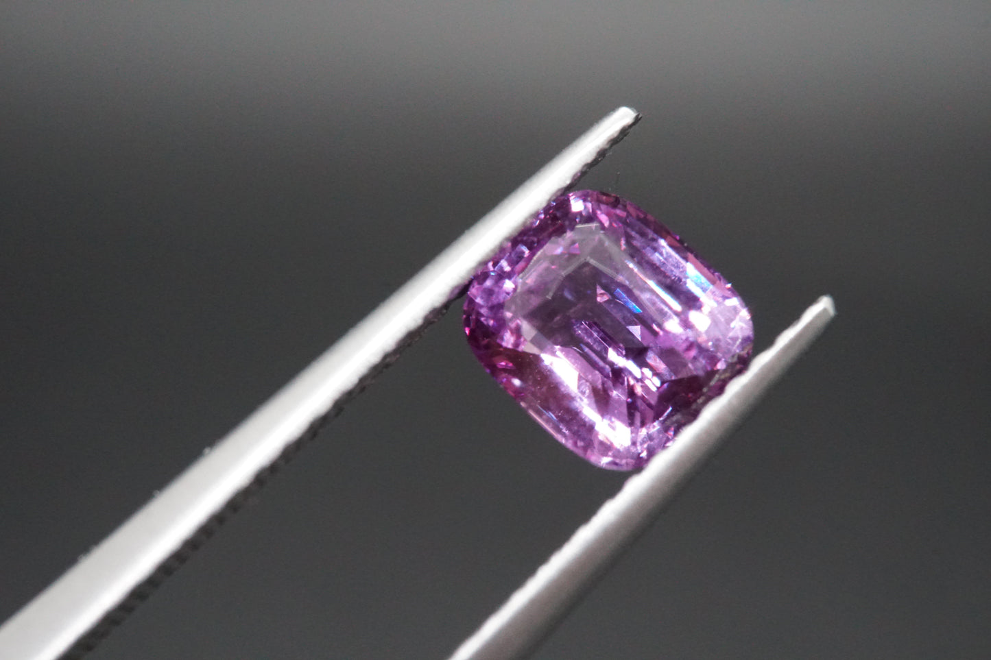 Natürlicher Saphir aus Sri Lanka – 1,59 ct – Kissenschliff – Erhitzt