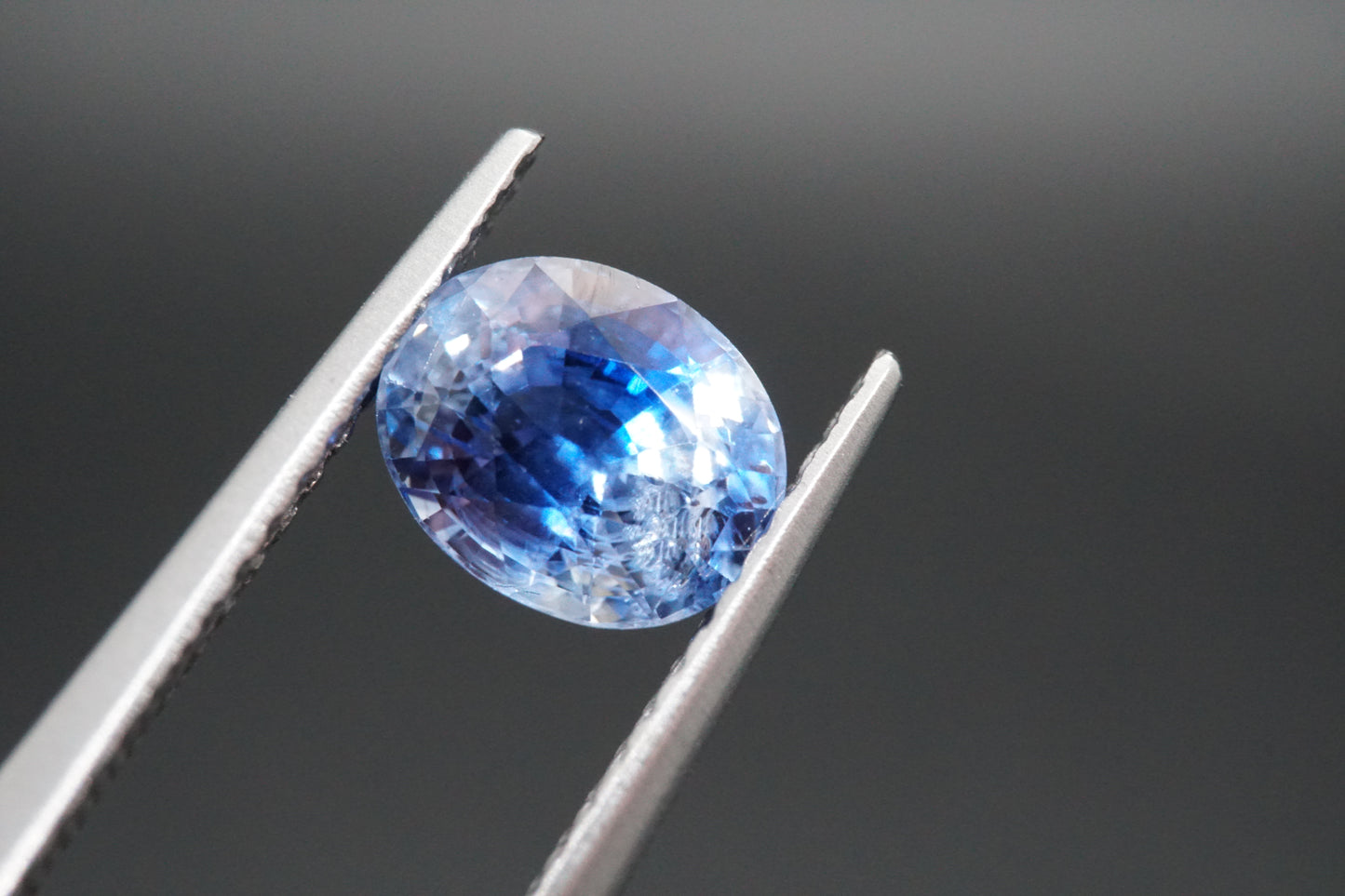Natürlicher Saphir aus Sri Lanka – 1,44 ct – Ovalschliff – Unbehandelt