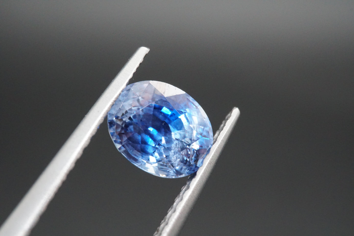 Natürlicher Saphir aus Sri Lanka – 1,44 ct – Ovalschliff – Unbehandelt