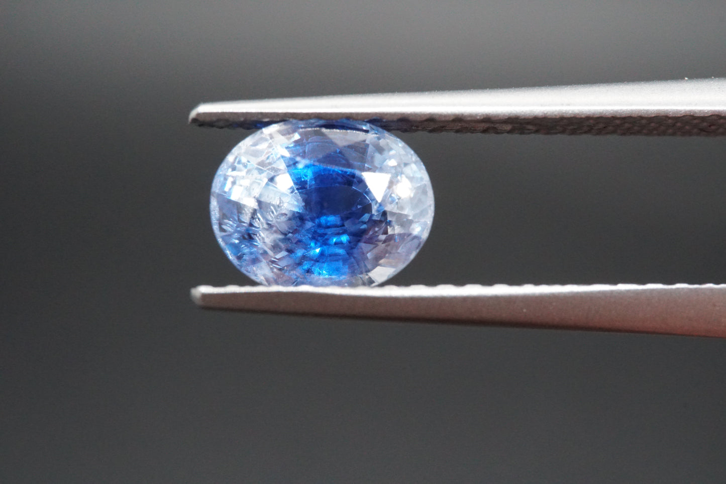 Natürlicher Saphir aus Sri Lanka – 1,44 ct – Ovalschliff – Unbehandelt