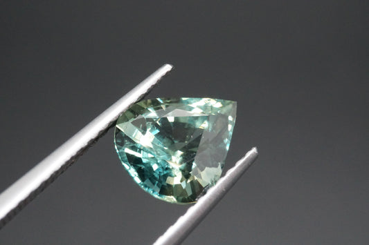 Natürlicher Teal-Saphir aus Thailand – 2,29 ct – Tropfenschliff (Pear Cut)