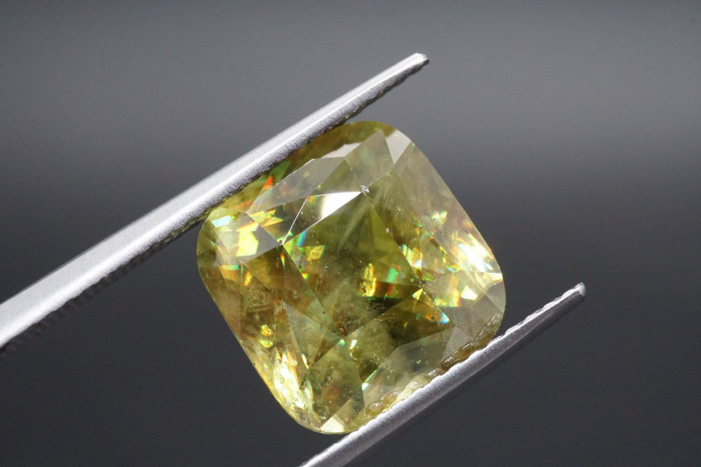 Natürlicher Sphen (Titanit) aus Madagaskar – 6,54 ct – Kissenschliff