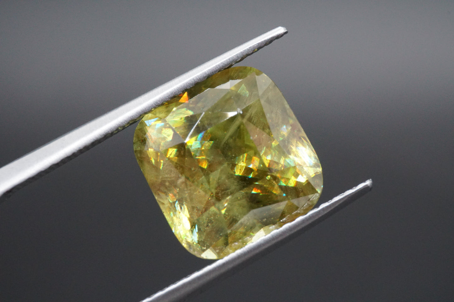 Natürlicher Sphen (Titanit) aus Madagaskar – 6,54 ct – Kissenschliff