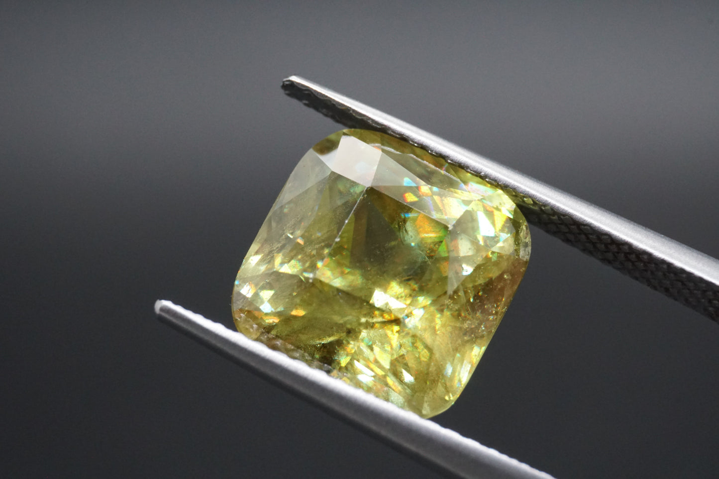 Natürlicher Sphen (Titanit) aus Madagaskar – 6,54 ct – Kissenschliff