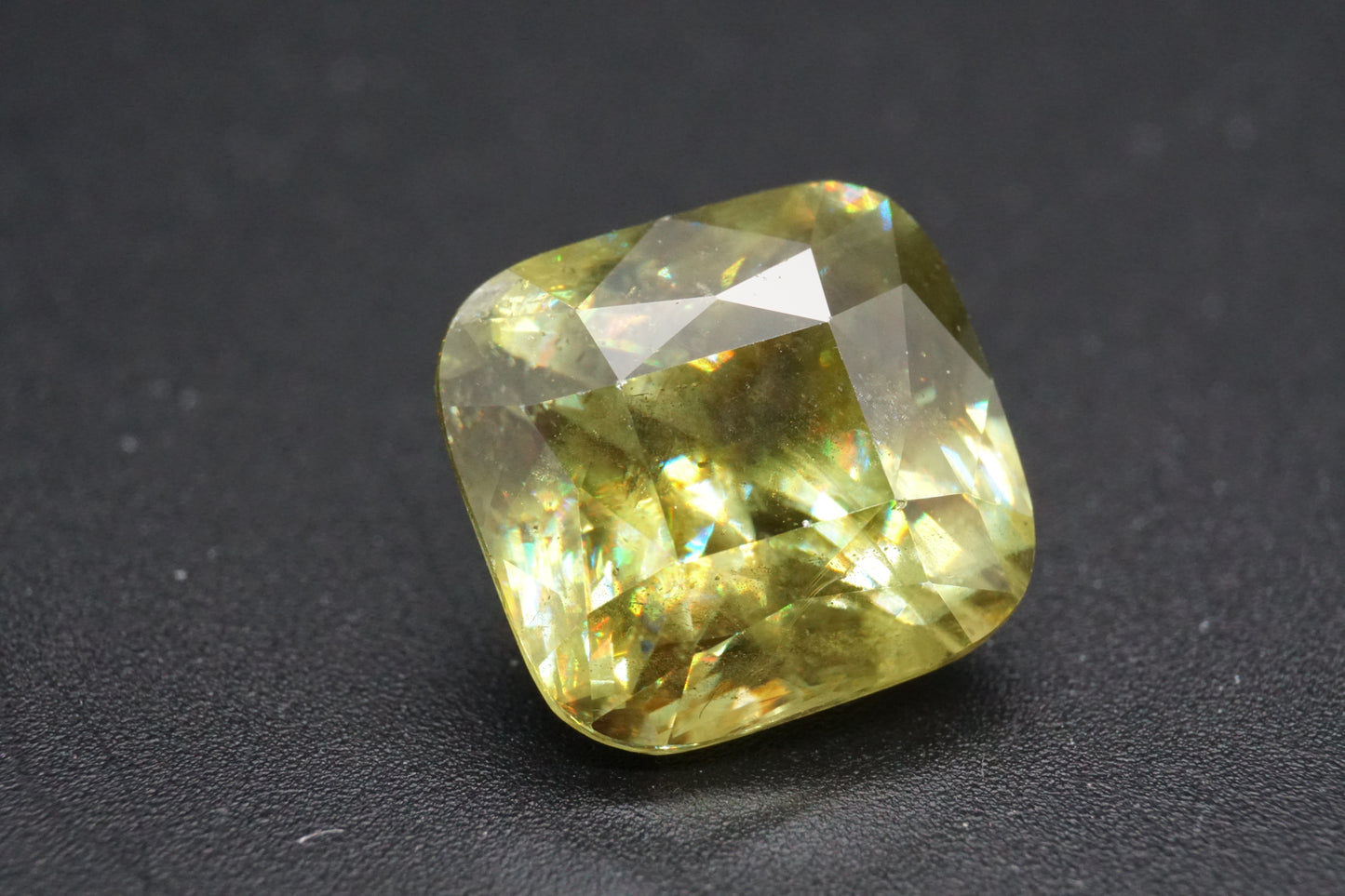 Natürlicher Sphen (Titanit) aus Madagaskar – 6,54 ct – Kissenschliff