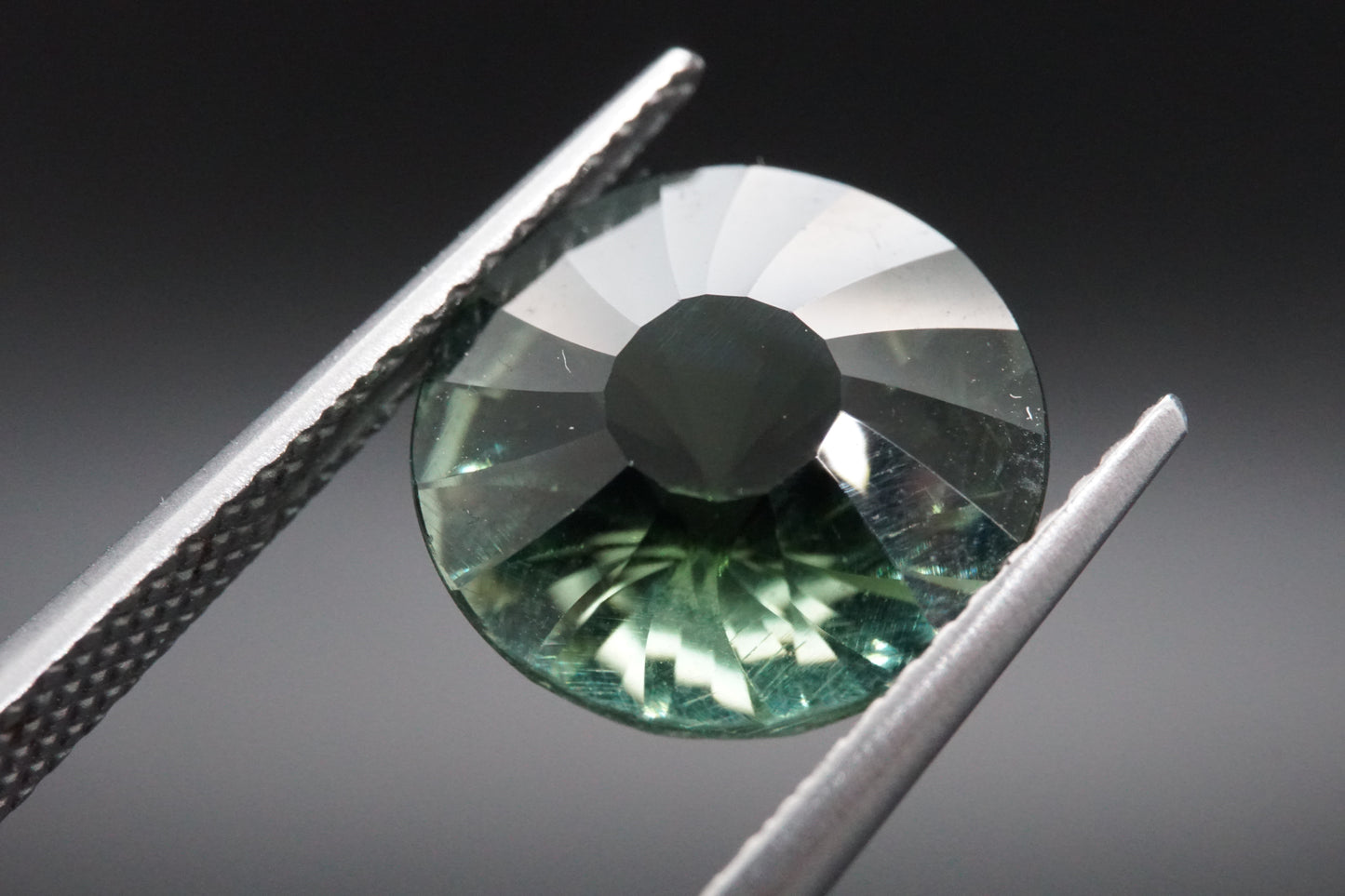 Natürlicher Turmalin aus Madagaskar – 3,95 ct – Laserschliff (Rund) – Unbehandelt