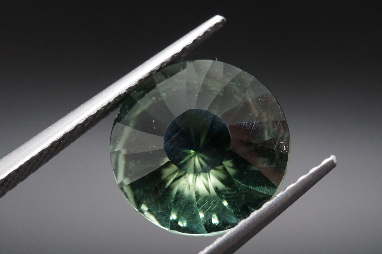 Natürlicher Turmalin aus Madagaskar – 3,95 ct – Laserschliff (Rund) – Unbehandelt
