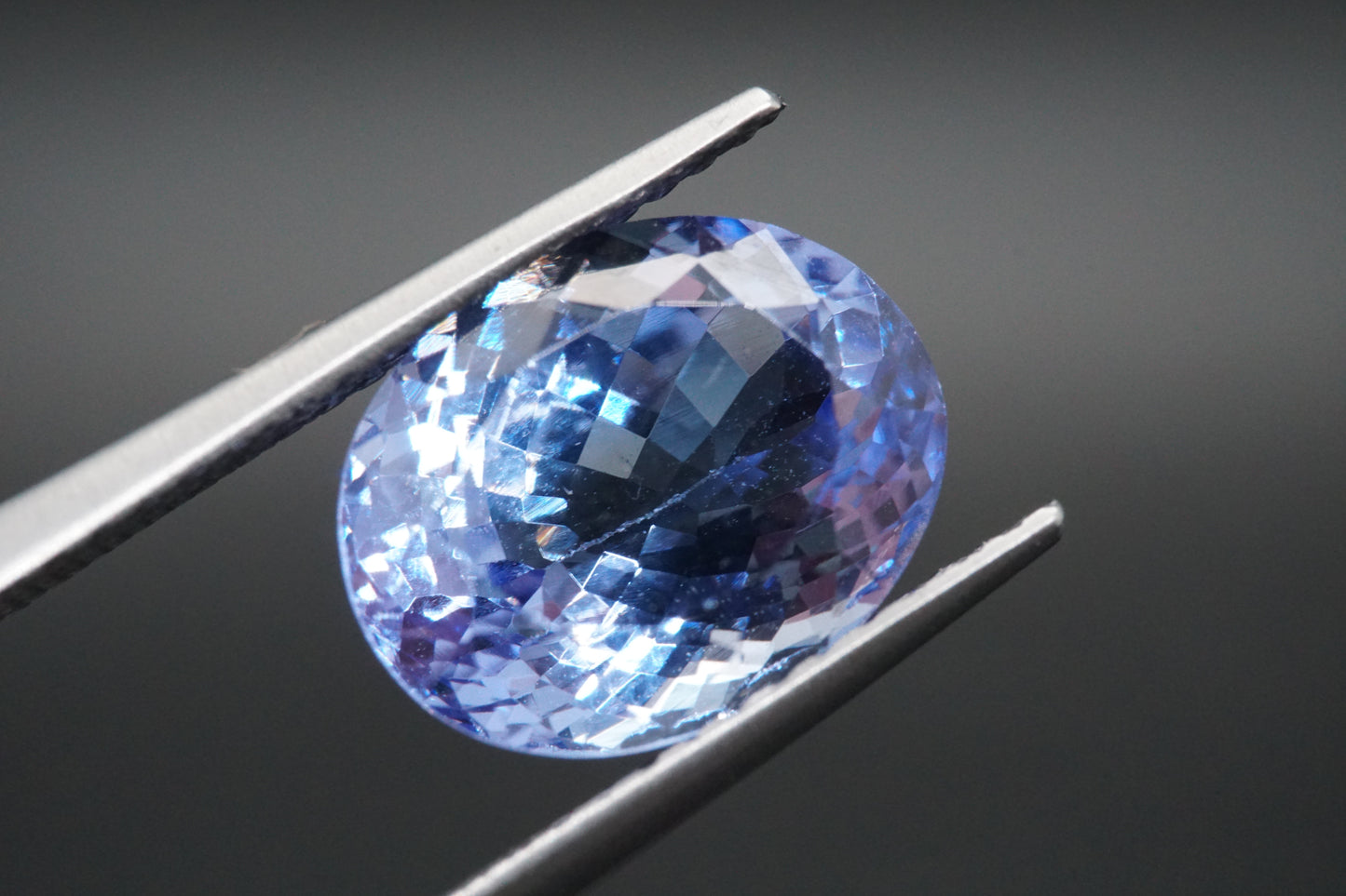 Natürlicher Tansanit aus Tansania – 4,12 ct – Ovalschliff – Unbehandelt